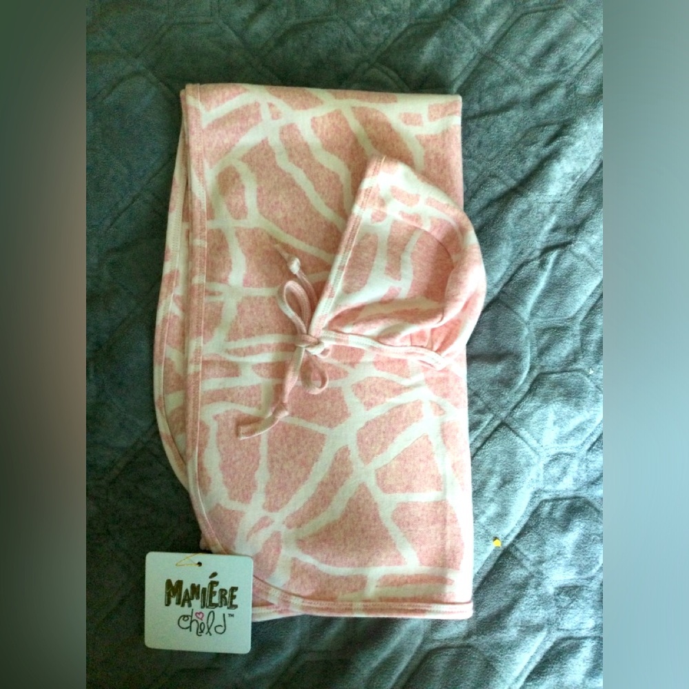 NWT maniere baby girl blanket and bonnet